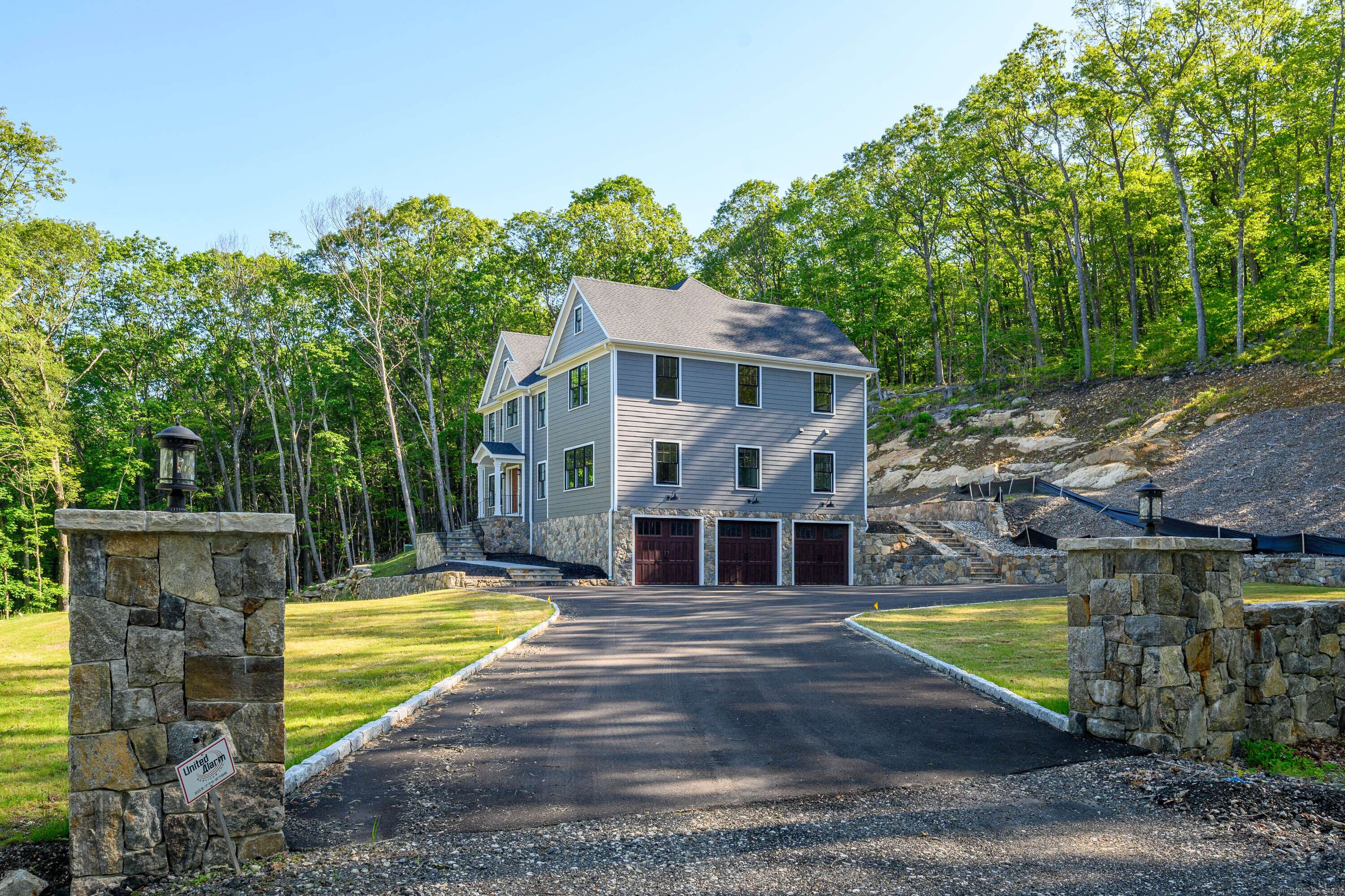 Ridgefield, CT 06877,19 Ives Court