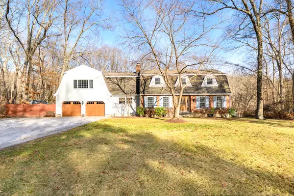 8 Dunsinane Road, Brookfield, CT 06804