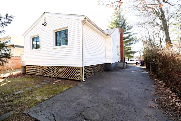 West Haven, CT 06516,3 Birchwood Place