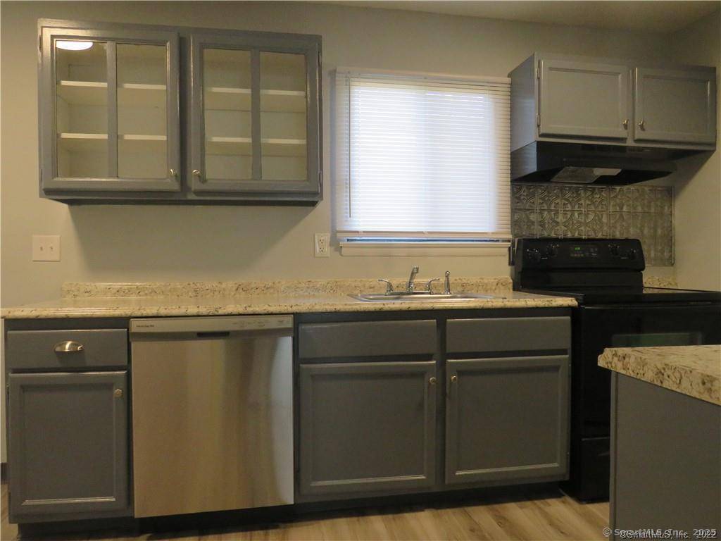 Windsor, CT 06095,24 High Path Road #24