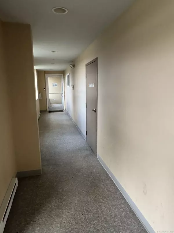 Berlin, CT 06037,510 Christian Lane #D