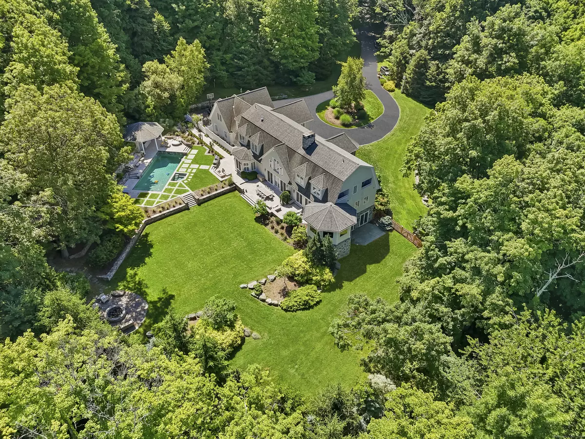 Redding, CT 06896,4 Longwood Drive