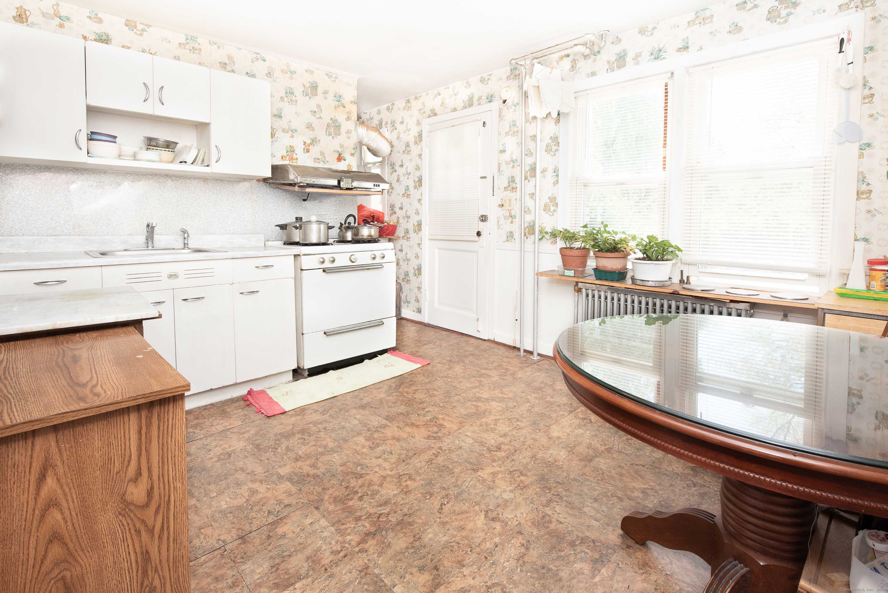 Stratford, CT 06614,691 Canaan Road