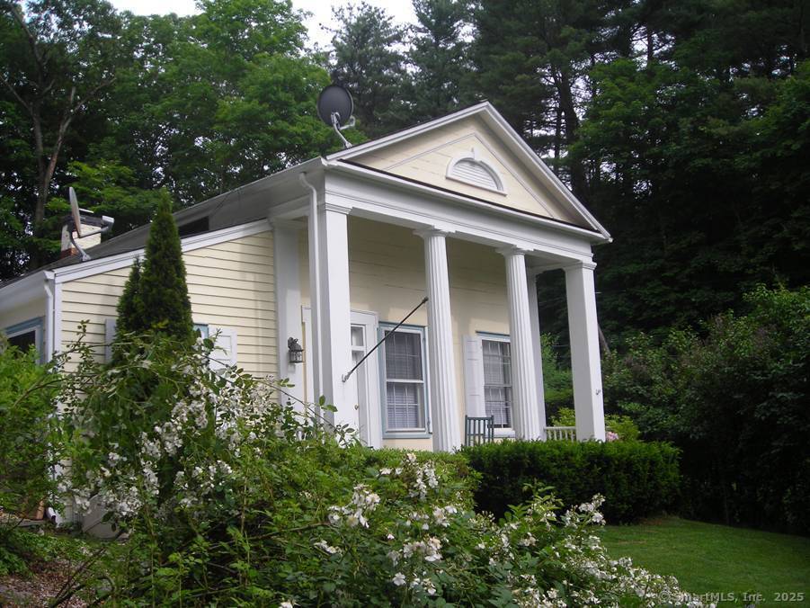 5 Lakeside Drive, Stamford, CT 06903