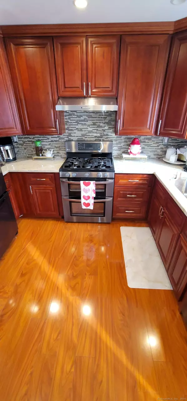 30 Grove Place, Danbury, CT 06810