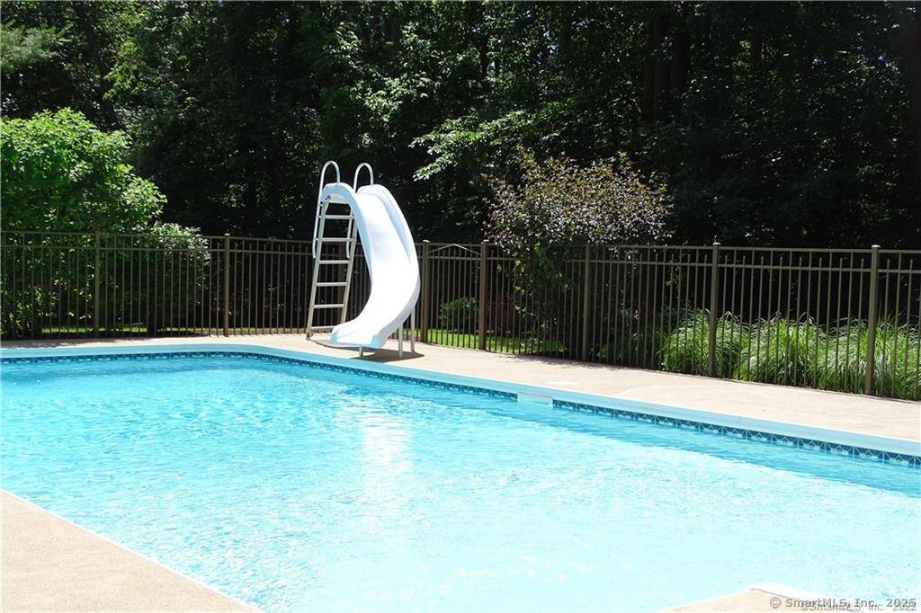 North Haven, CT 06473,29 Cromwell Road