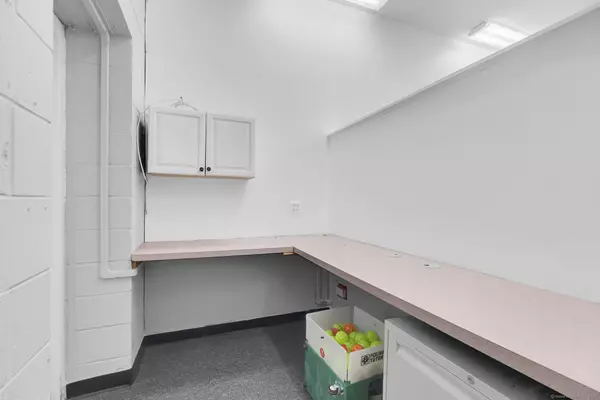 Shelton, CT 06484,215 Bridgeport Avenue