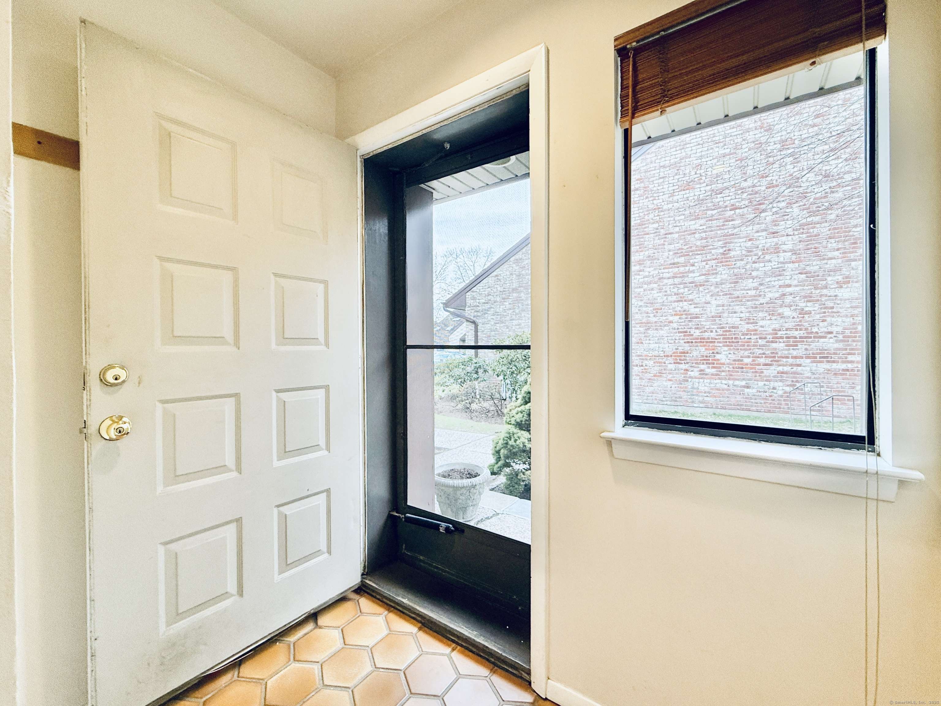 Stamford, CT 06905,2437 Bedford Street #C19