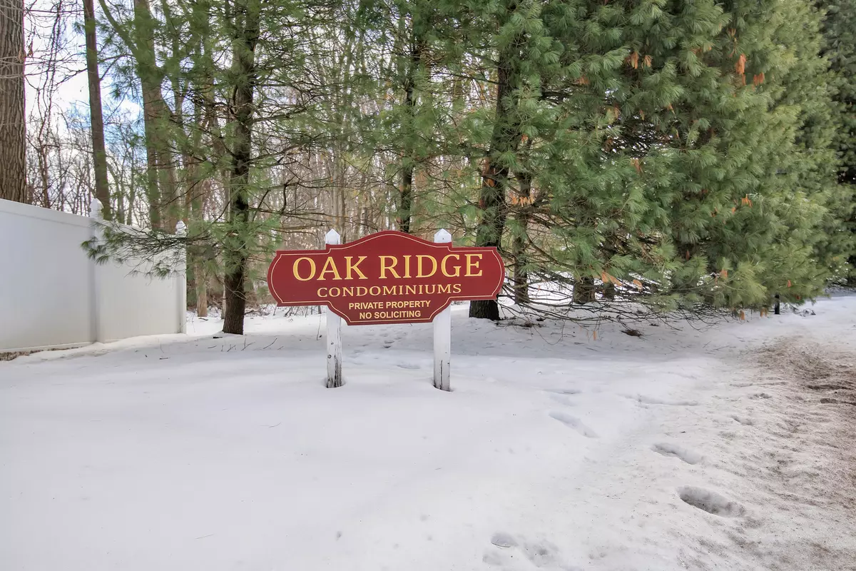 Windsor Locks, CT 06096,107 Oak Ridge Drive #107