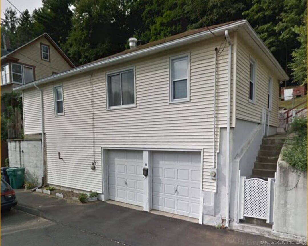 68 New Street, Seymour, CT 06483