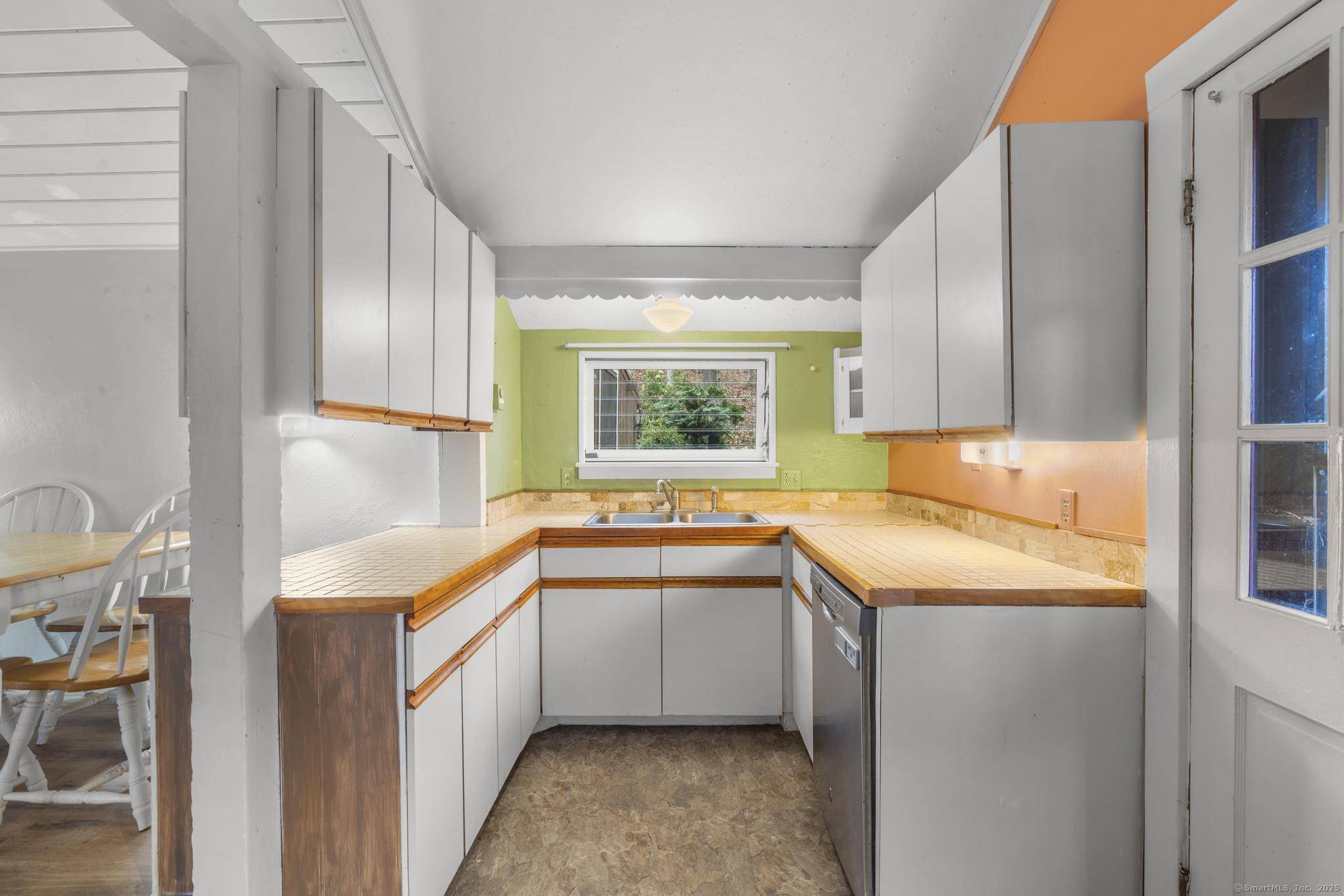 Southbury, CT 06488,683 Berkshire Road