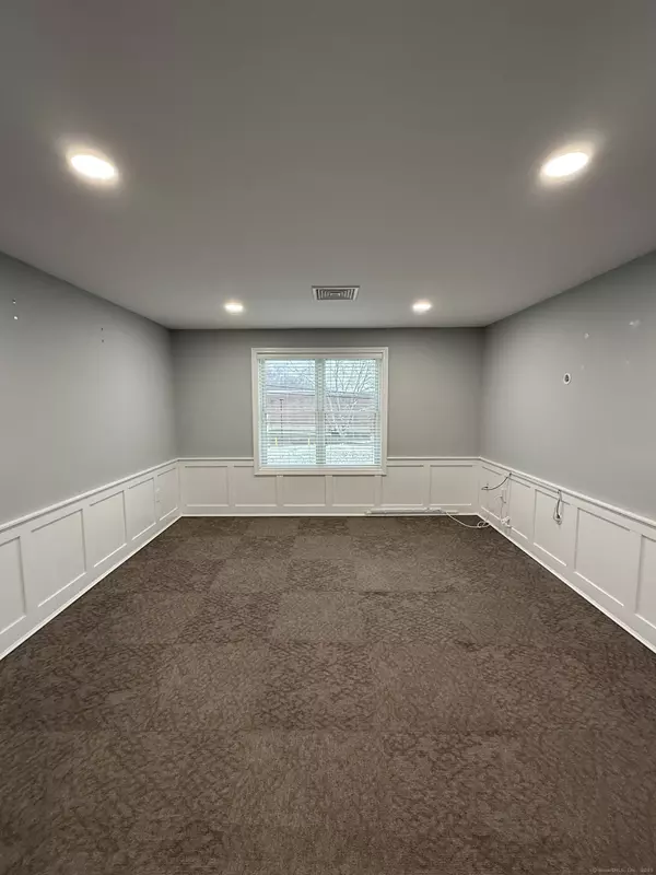 Glastonbury, CT 06033,437 Naubuc Avenue #106