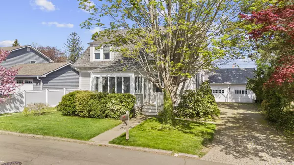 Branford, CT 06405,29 Crescent Bluff Avenue