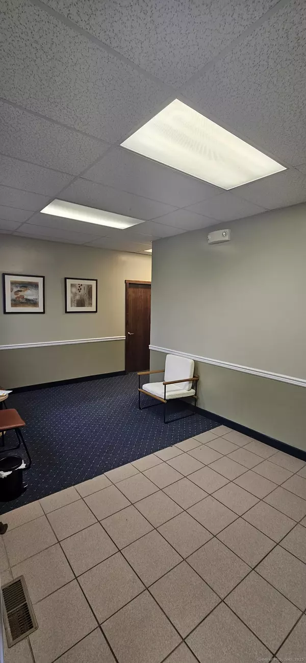Woodbridge, CT 06525,1 Bradley Road #707-3