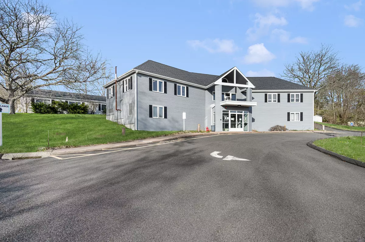 Watertown, CT 06795,560 Woodbury Road