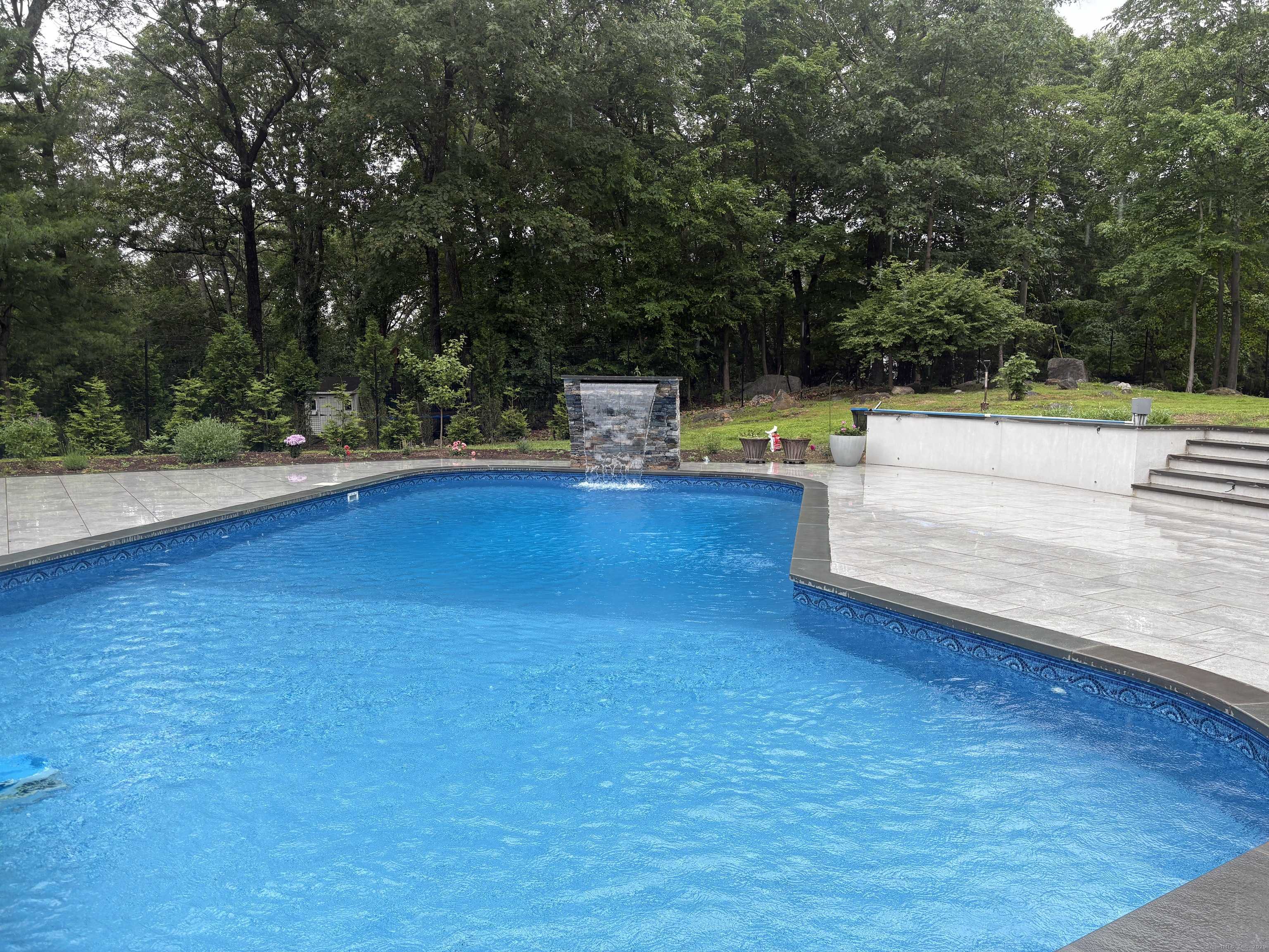 25 Cogswell Lane, Stamford, CT 06902
