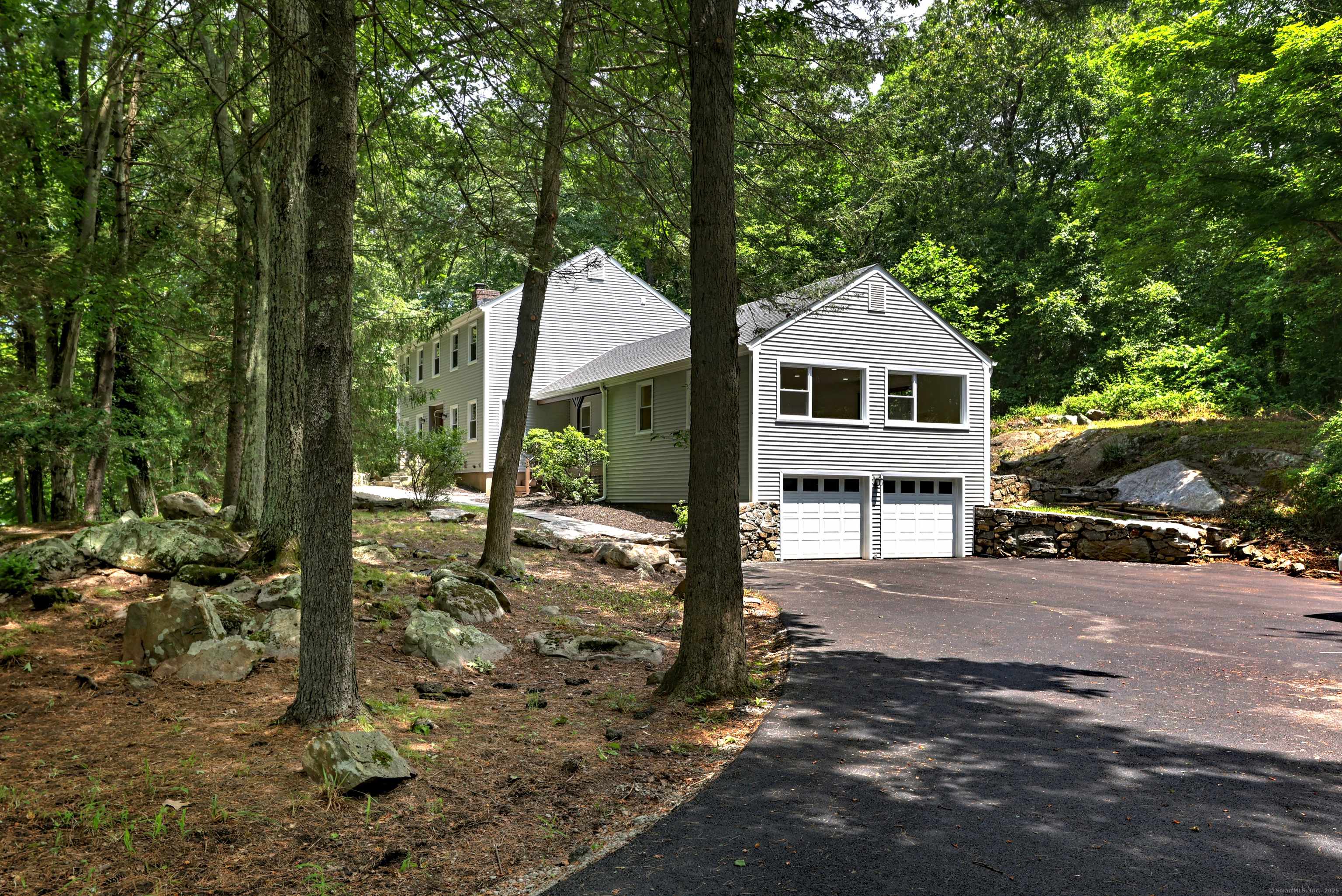 Weston, CT 06883,20 Ravenwood Drive