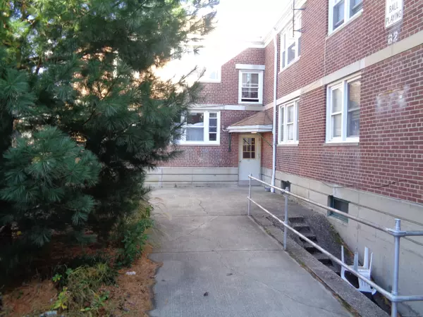 Stratford, CT 06614,127 Canaan Court #13 Building 82