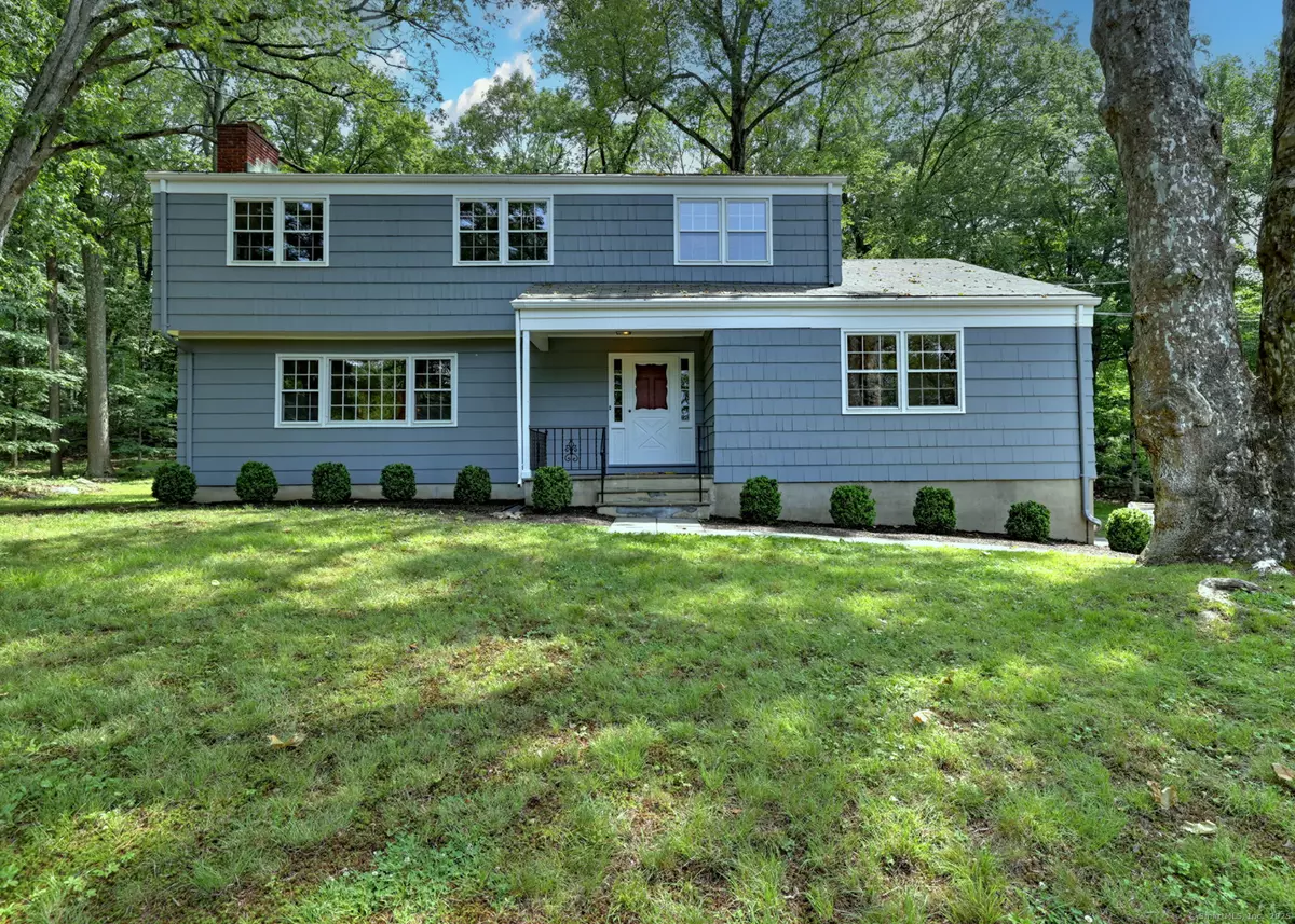 Stamford, CT 06903,25 Zora Lane