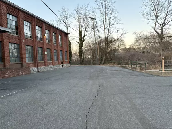 Waterford, CT 06385,6 Mill Lane