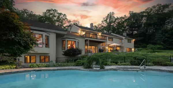 Brookfield, CT 06804,13 Cove Road