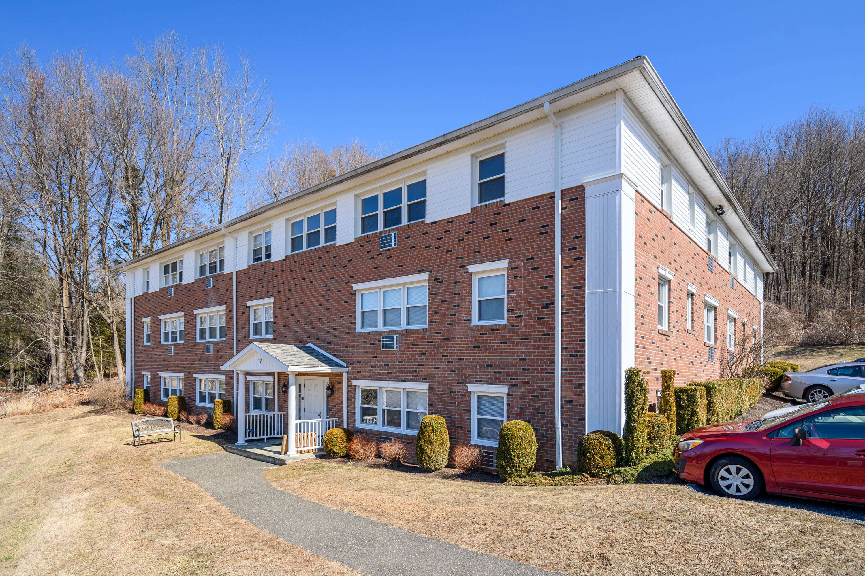 17 Fordyce Court #APT 2, New Milford, CT 06776