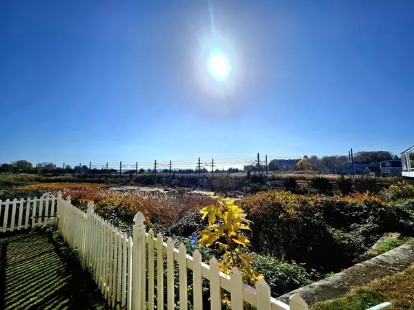 Stonington, CT 06378,15 Summit Street