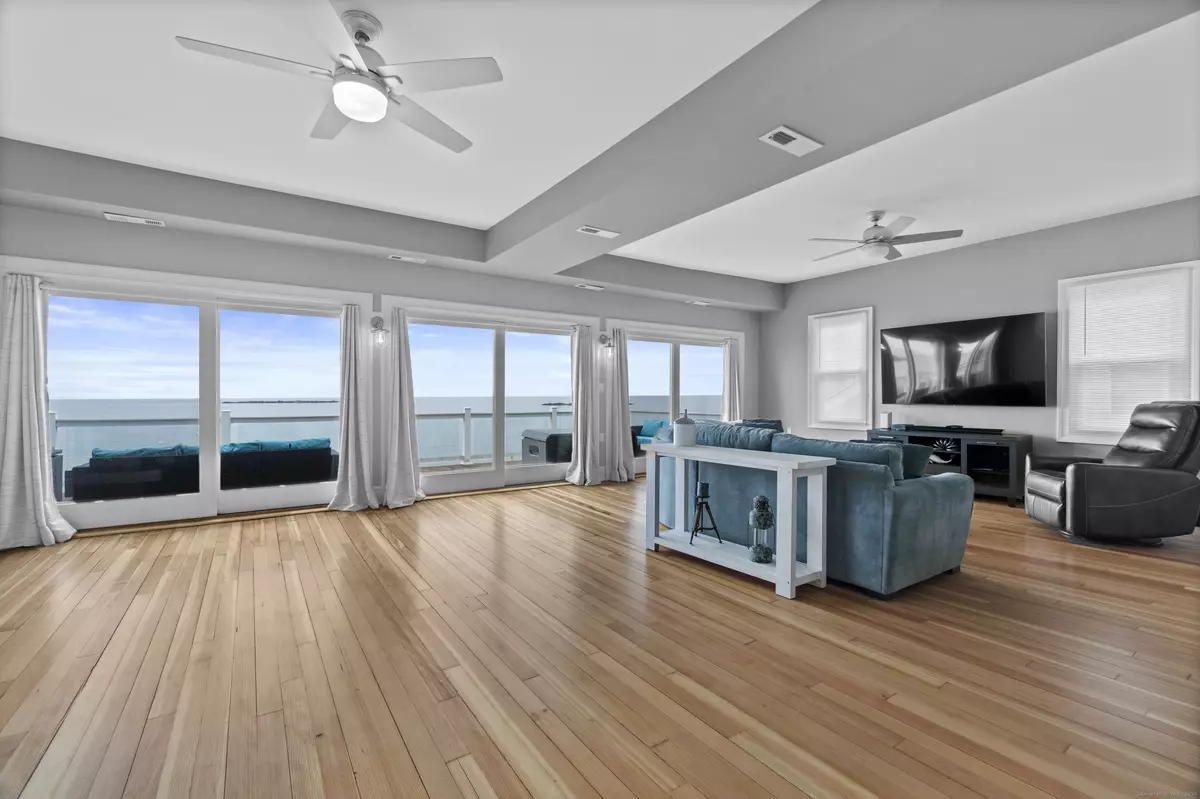 East Haven, CT 06512,2 Jamaica Court