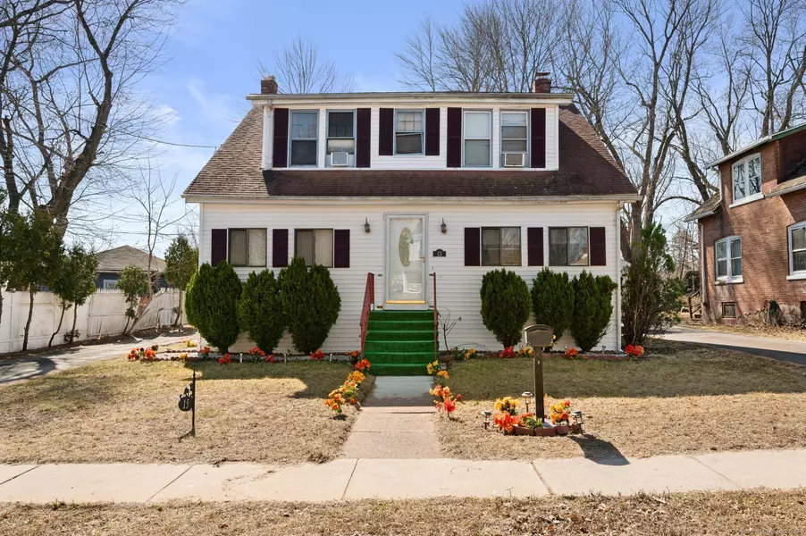 15 Barber Street, Windsor, CT 06095