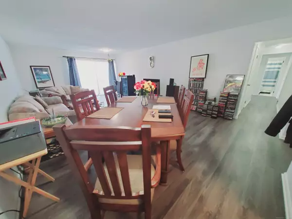 Stamford, CT 06902,300 Seaside Avenue #1E