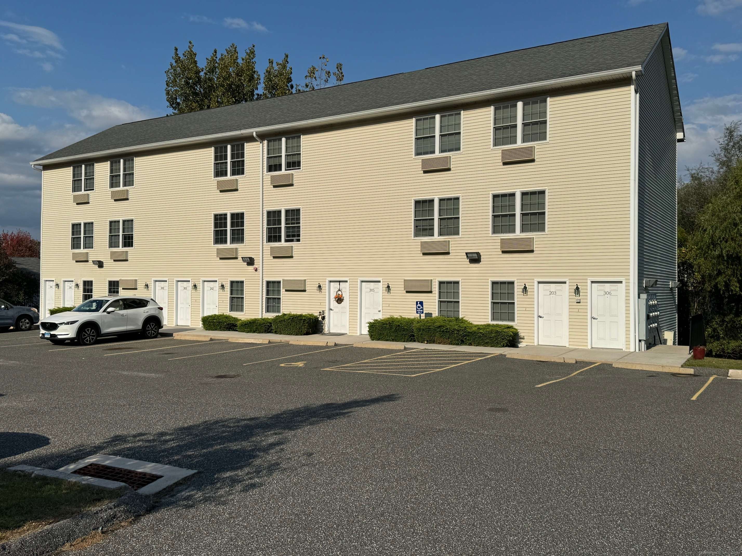 41 Grand Street #305, Danbury, CT 06810