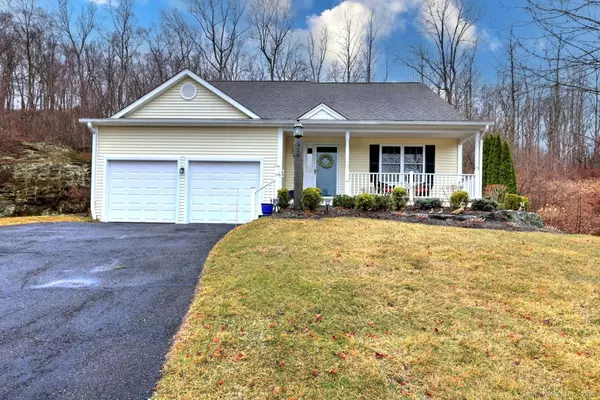 326 Spruce Hill Drive #326, Oxford, CT 06478