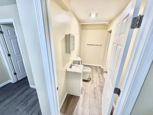 Waterbury, CT 06702,135 West Main Street #1B