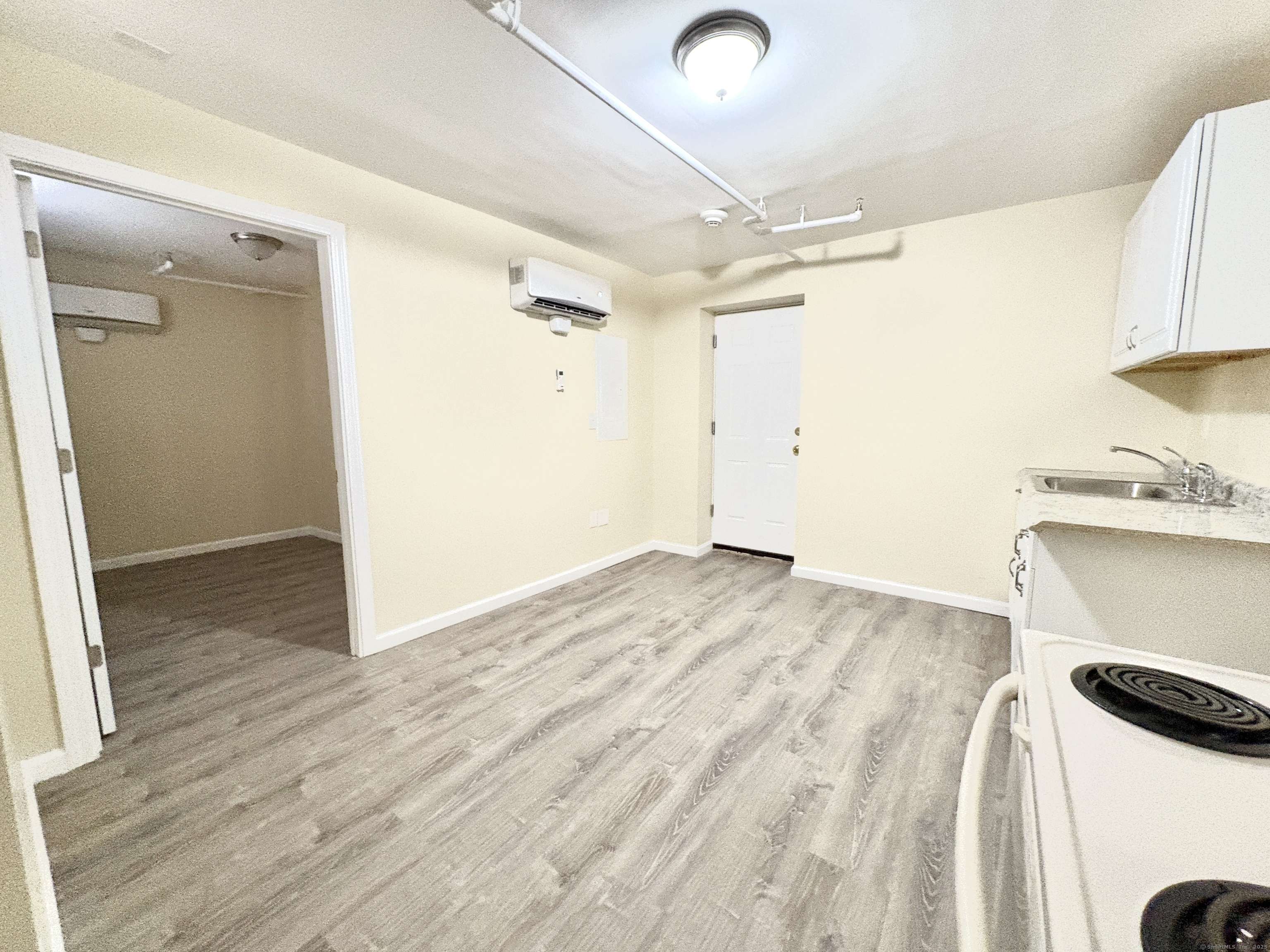 Waterbury, CT 06702,135 West Main Street #1C