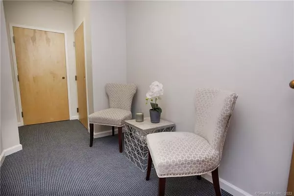 New Canaan, CT 06840,61 Elm Street #4