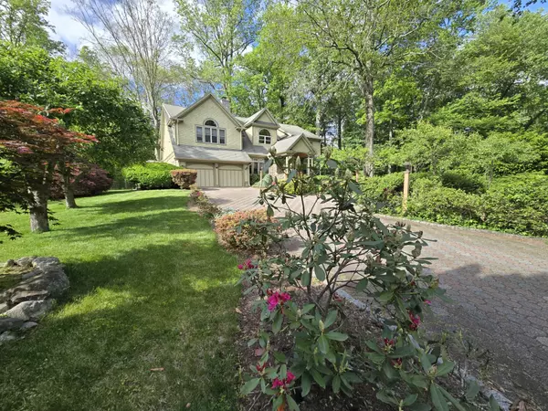 Norwalk, CT 06850,16 Fullmar Lane