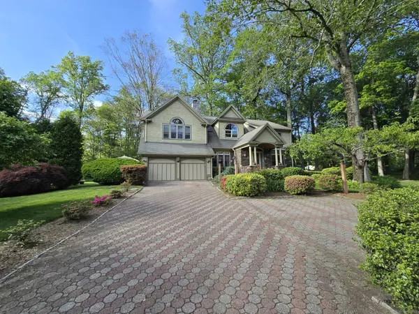Norwalk, CT 06850,16 Fullmar Lane