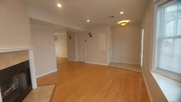 Groton, CT 06340,273 Bridge Street #15