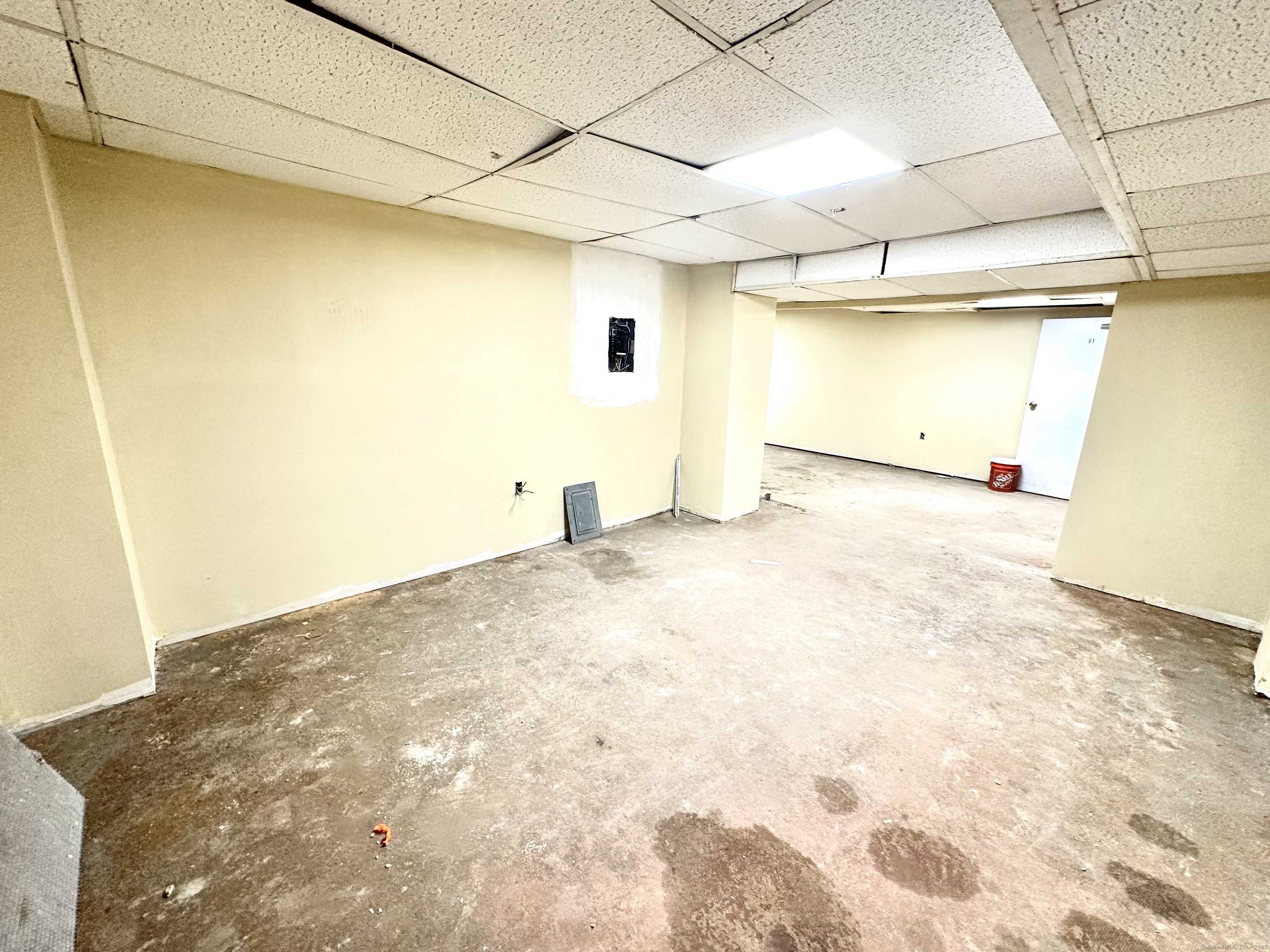 Waterbury, CT 06702,137 West Main Street #B1