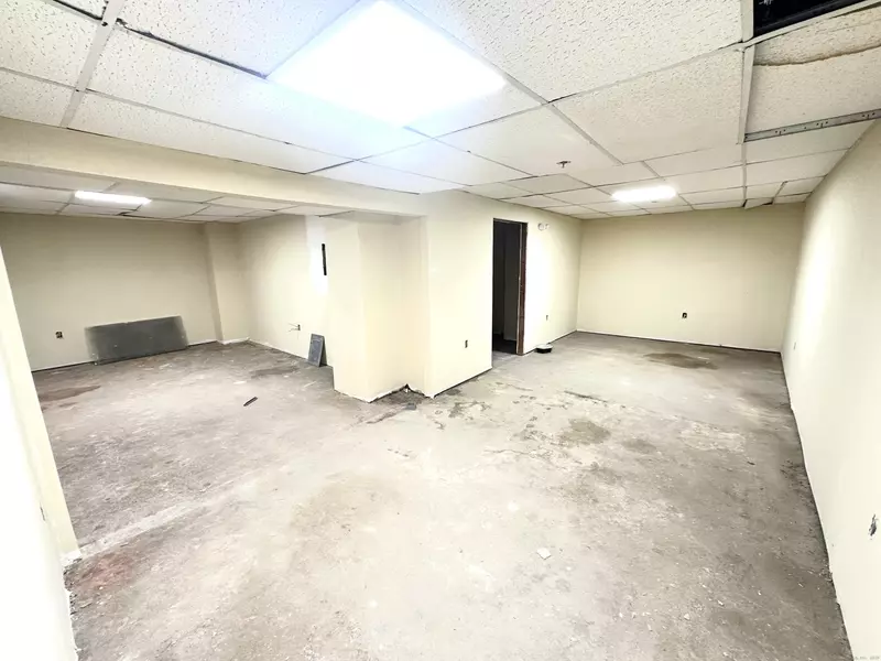 137 West Main Street #B1, Waterbury, CT 06702