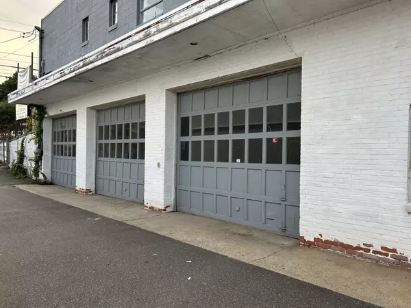Norwalk, CT 06851,318 Strawberry Hill Avenue