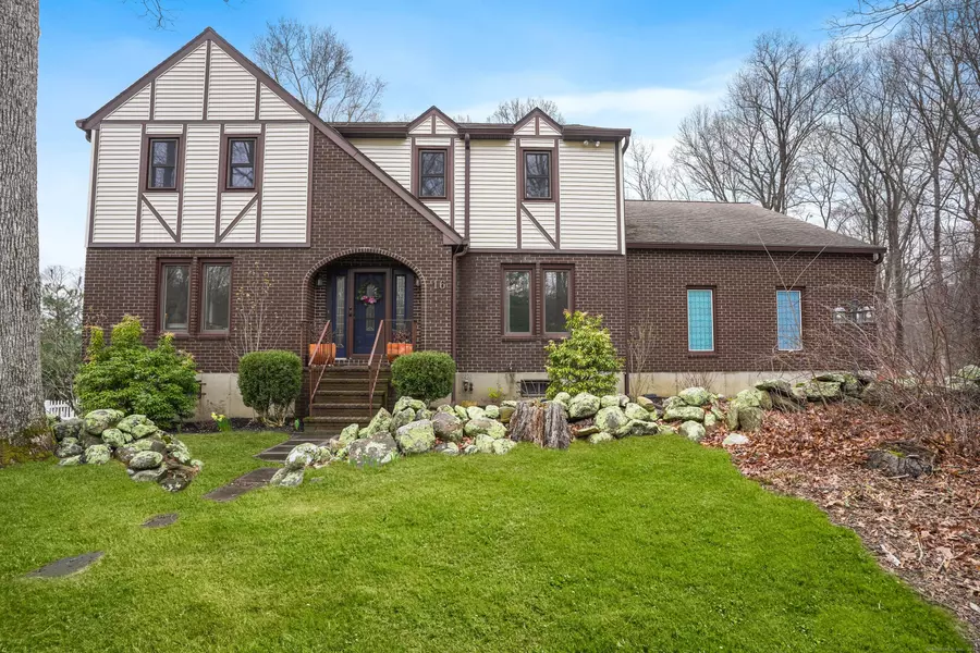 16 Kristy Drive, Bethel, CT 06801