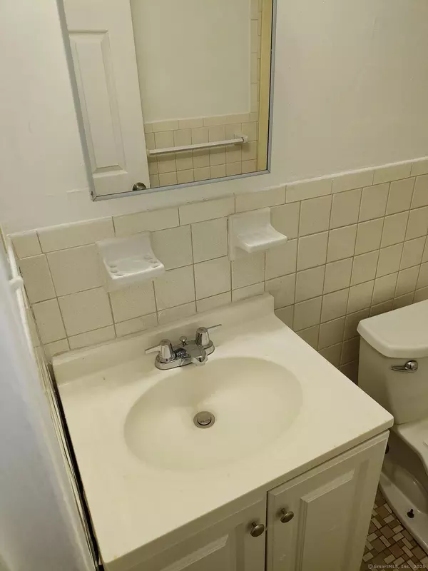Bridgeport, CT 06605,129 Black Rock Avenue #13