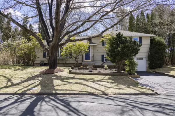 20 Pleasant Street, Stonington, CT 06355