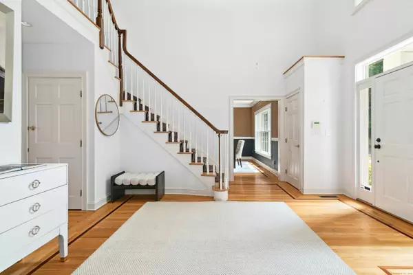 Darien, CT 06820,44 Scofield Farms