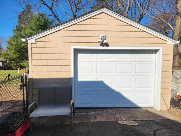 Meriden, CT 06450,27 Payne Place