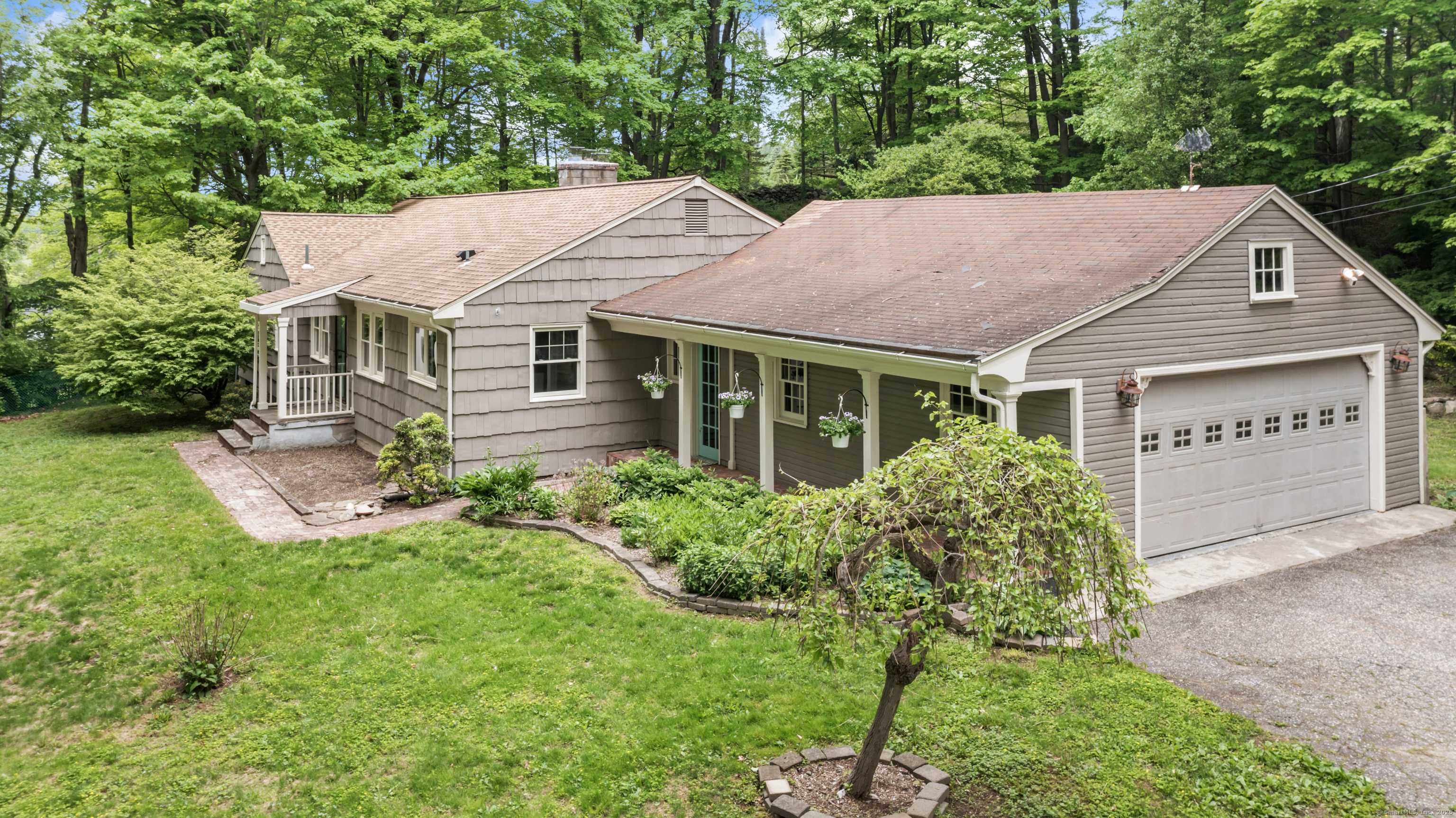27 Hattertown Road, Newtown, CT 06470