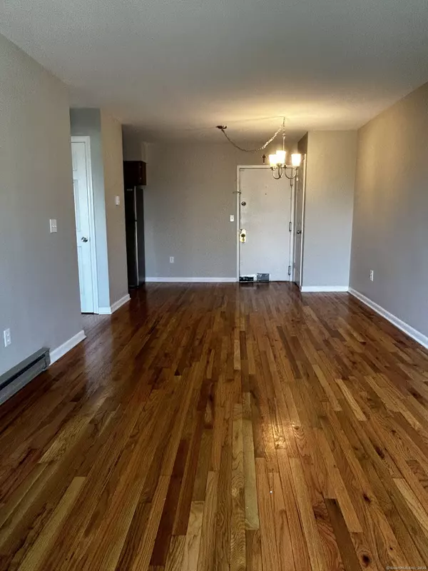 Stratford, CT 06615,115 Short Beach Road #106