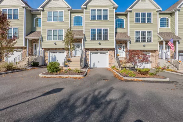 12 Oak Meadows Drive #12, Brookfield, CT 06804