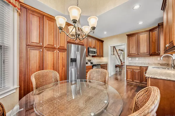 Middlebury, CT 06762,1 Dogwood Court #1